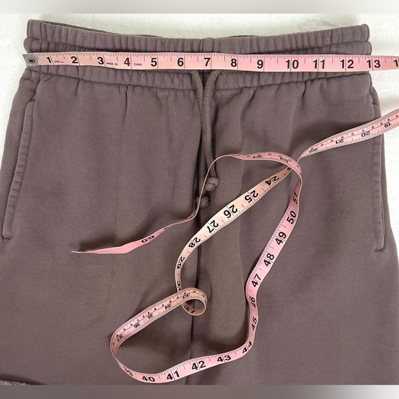 Aritzia TNA Cozy Fleece Boyfriend Sweat Shorts - Picture 11 of 14